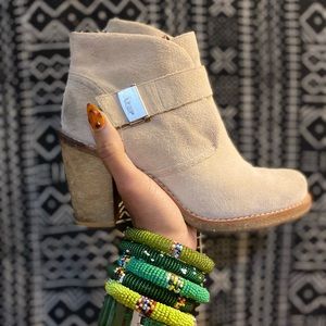 UGG Brienne Suede Ankle Boots in Sand Size 9